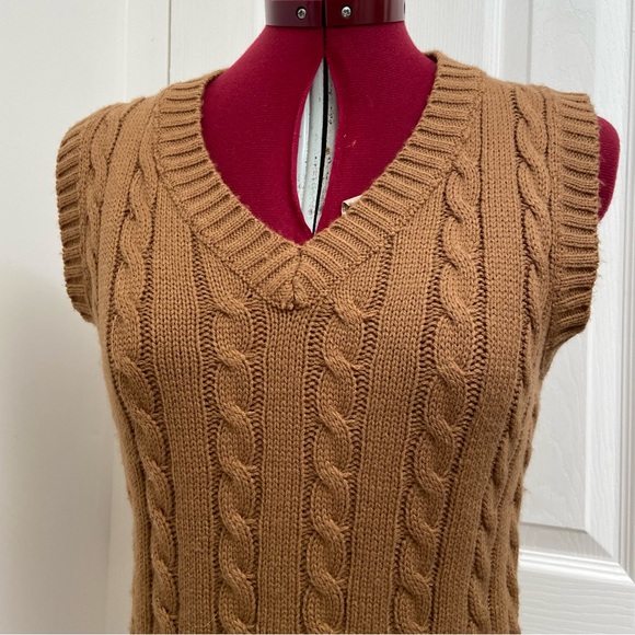 ROMWE women v neck khaki cable knit sweater vest. Size S. Used. - Picture 2 of 8